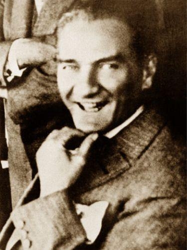 Arşiv görüntüleriyle 'Atatürk' 64