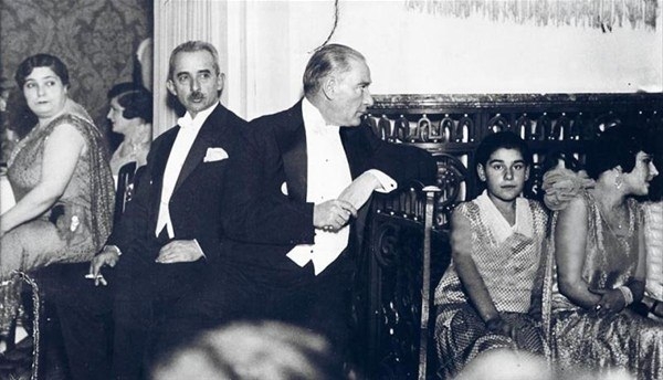 Arşiv görüntüleriyle 'Atatürk' 66