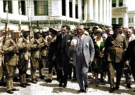 Arşiv görüntüleriyle 'Atatürk' 75
