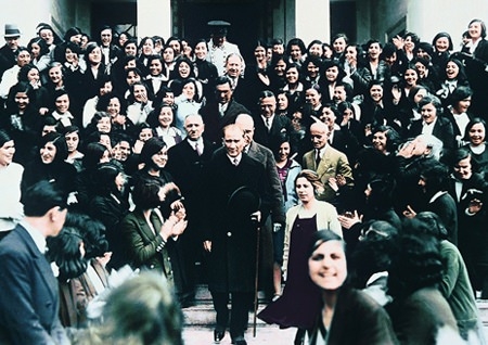 Arşiv görüntüleriyle 'Atatürk' 77