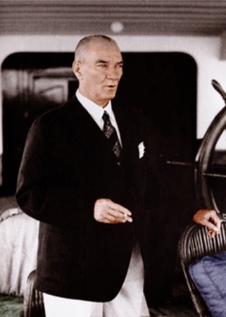Arşiv görüntüleriyle 'Atatürk' 79