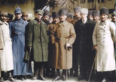 Arşiv görüntüleriyle 'Atatürk' 84