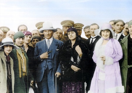 Arşiv görüntüleriyle 'Atatürk' 85