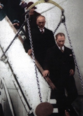 Arşiv görüntüleriyle 'Atatürk' 94