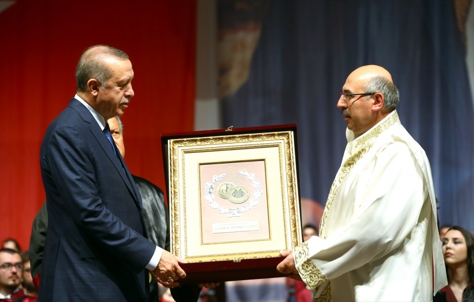 Abdullah Gül'ün diploma verdiği kız bakın kim çıktı 11