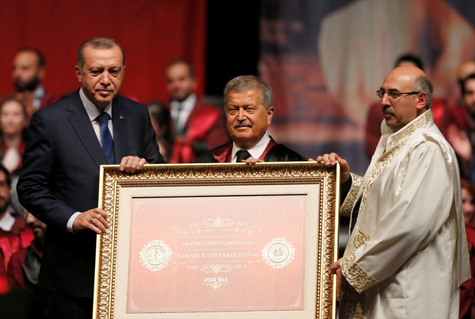 Abdullah Gül'ün diploma verdiği kız bakın kim çıktı 21