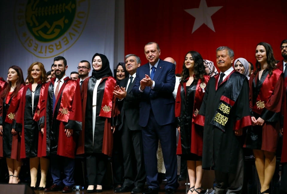 Abdullah Gül'ün diploma verdiği kız bakın kim çıktı 25