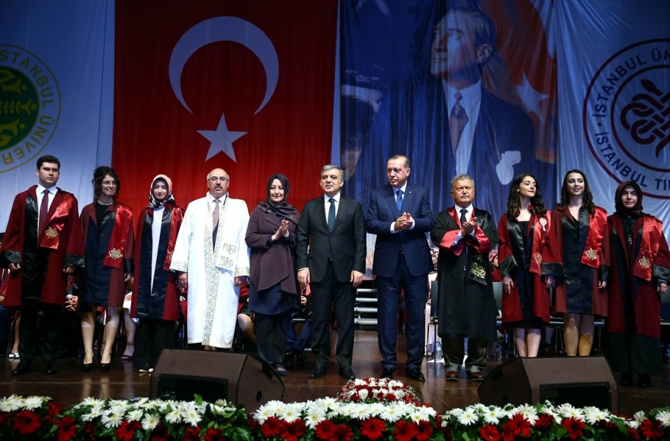 Abdullah Gül'ün diploma verdiği kız bakın kim çıktı 26