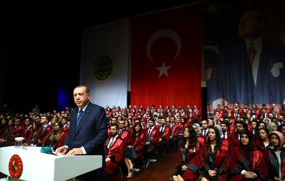 Abdullah Gül'ün diploma verdiği kız bakın kim çıktı 28