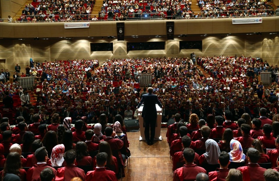 Abdullah Gül'ün diploma verdiği kız bakın kim çıktı 31