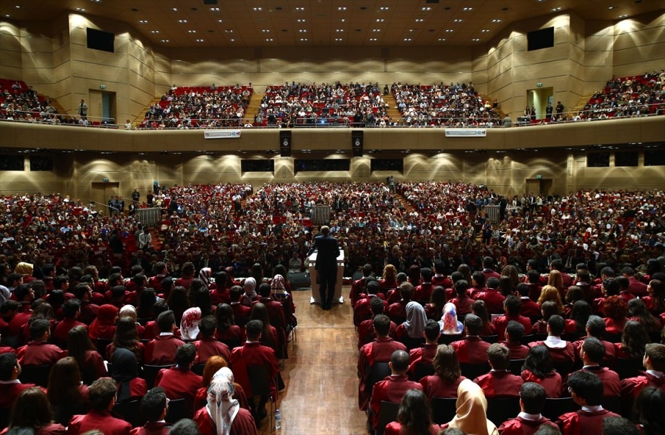 Abdullah Gül'ün diploma verdiği kız bakın kim çıktı 32