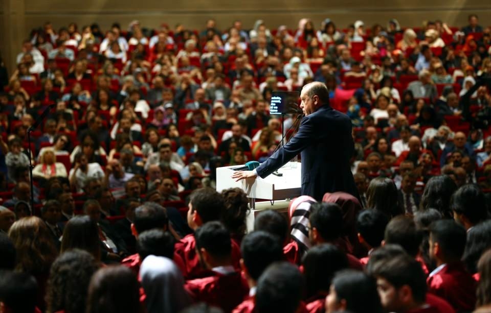 Abdullah Gül'ün diploma verdiği kız bakın kim çıktı 33