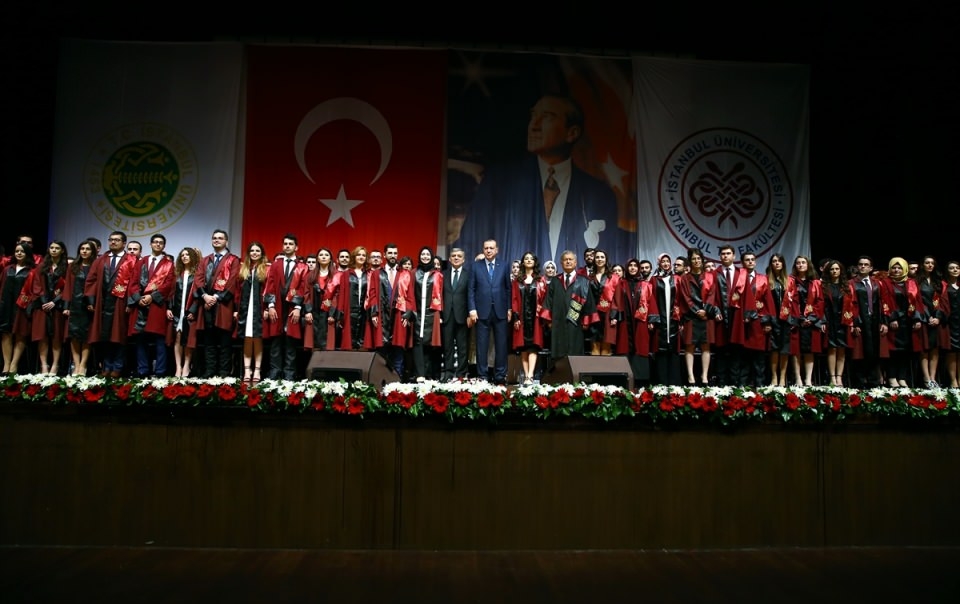 Abdullah Gül'ün diploma verdiği kız bakın kim çıktı 42