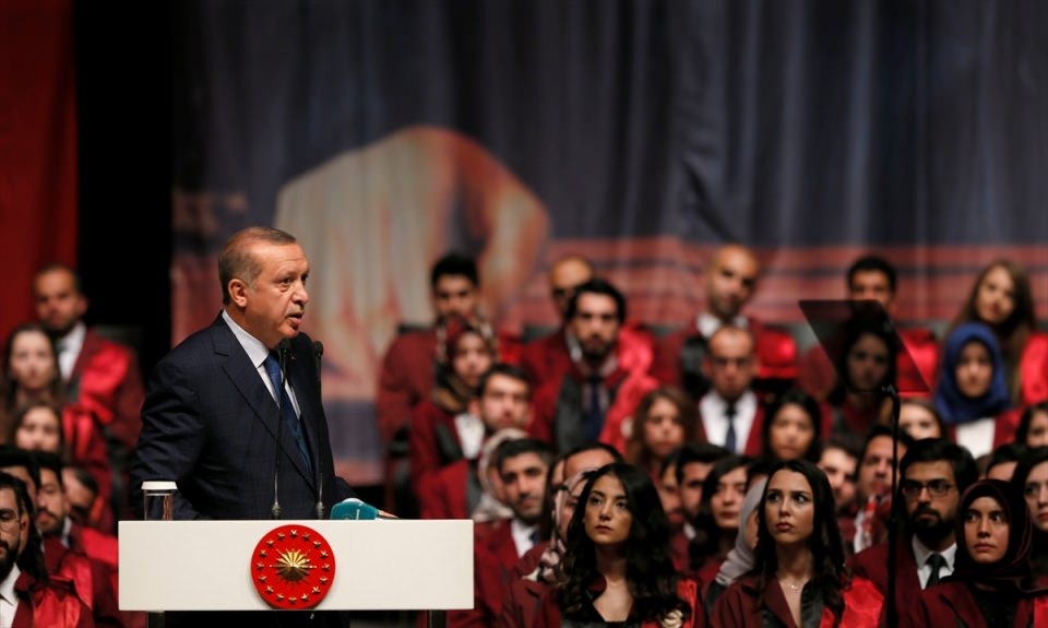 Abdullah Gül'ün diploma verdiği kız bakın kim çıktı 43