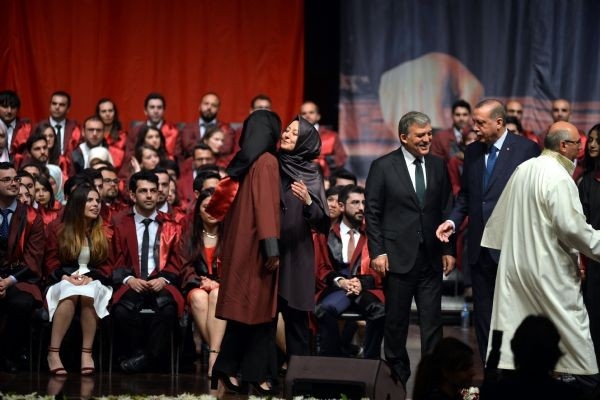 Abdullah Gül'ün diploma verdiği kız bakın kim çıktı 6