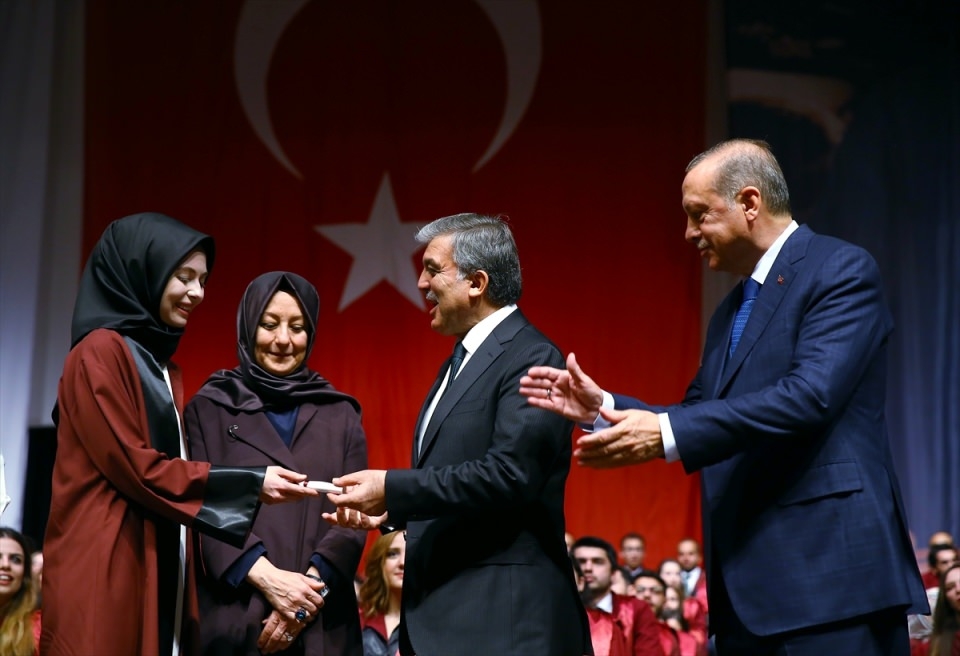 Abdullah Gül'ün diploma verdiği kız bakın kim çıktı 8