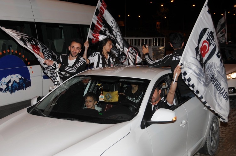 Beşiktaş'ta 3. yıldız çılgınlığı 12