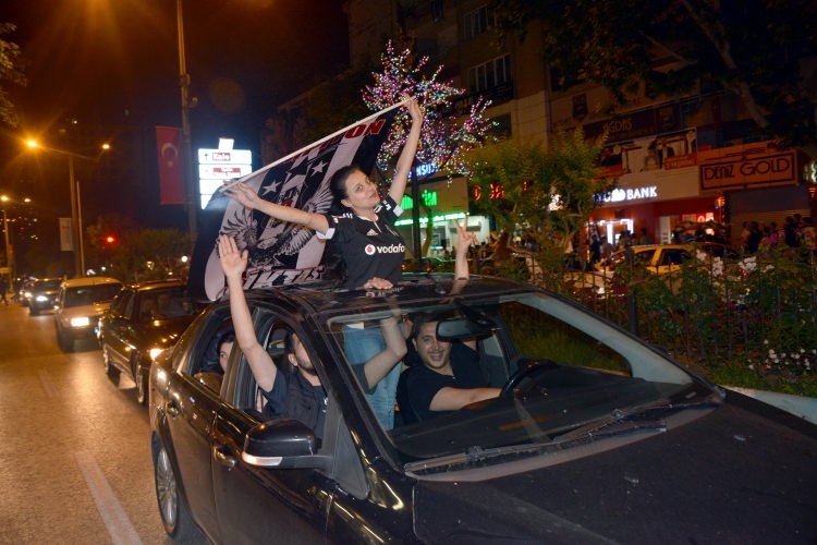 Beşiktaş'ta 3. yıldız çılgınlığı 21