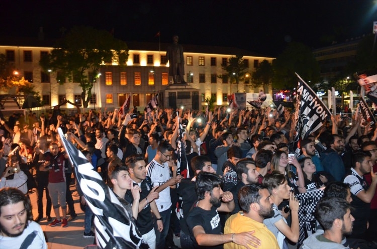 Beşiktaş'ta 3. yıldız çılgınlığı 23