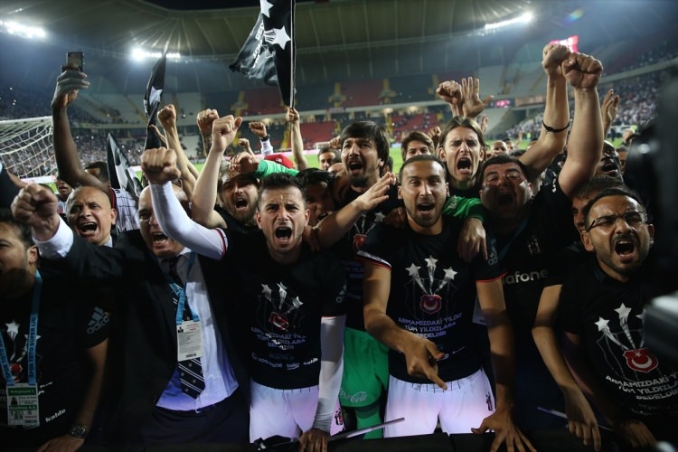 Beşiktaş'ta 3. yıldız çılgınlığı 33