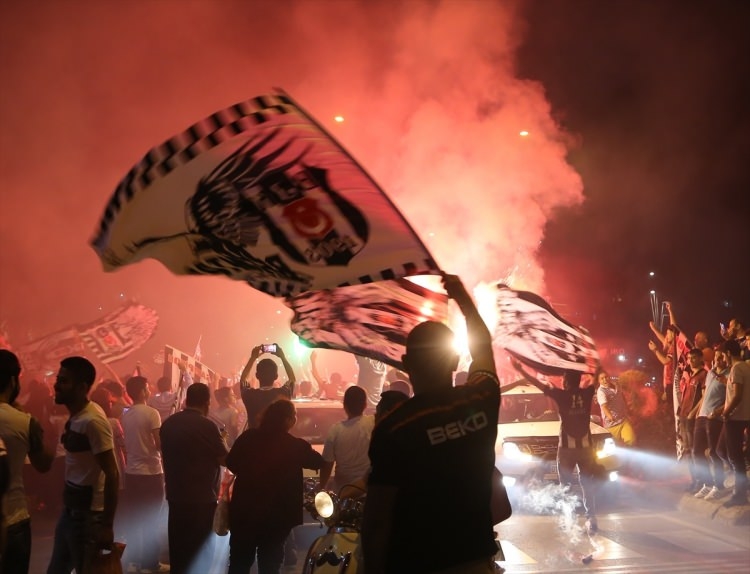 Beşiktaş'ta 3. yıldız çılgınlığı 47