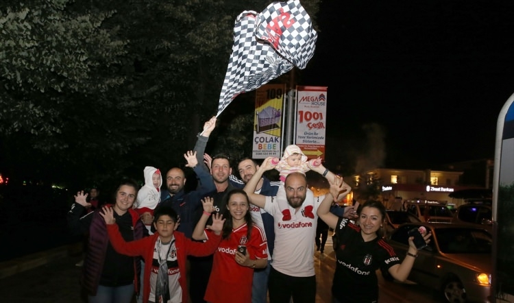 Beşiktaş'ta 3. yıldız çılgınlığı 53