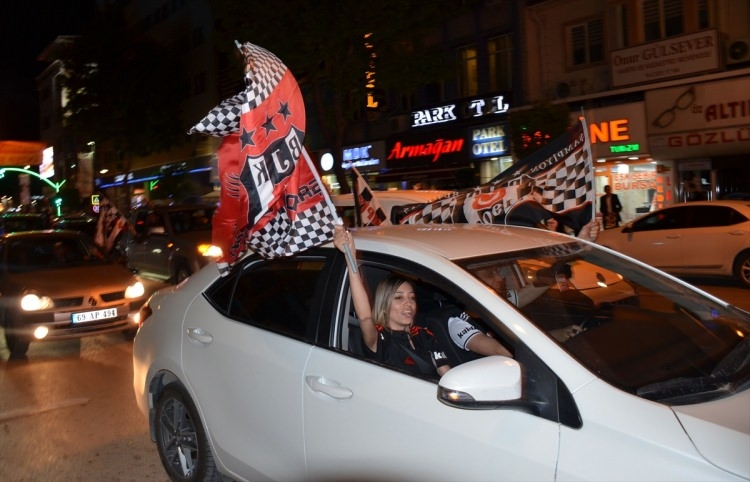 Beşiktaş'ta 3. yıldız çılgınlığı 60