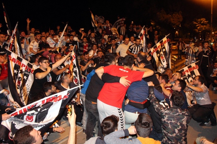 Beşiktaş'ta 3. yıldız çılgınlığı 63