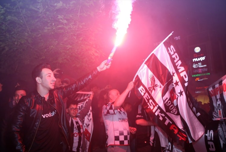 Beşiktaş'ta 3. yıldız çılgınlığı 65