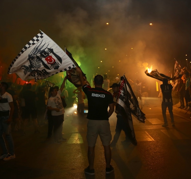 Beşiktaş'ta 3. yıldız çılgınlığı 66