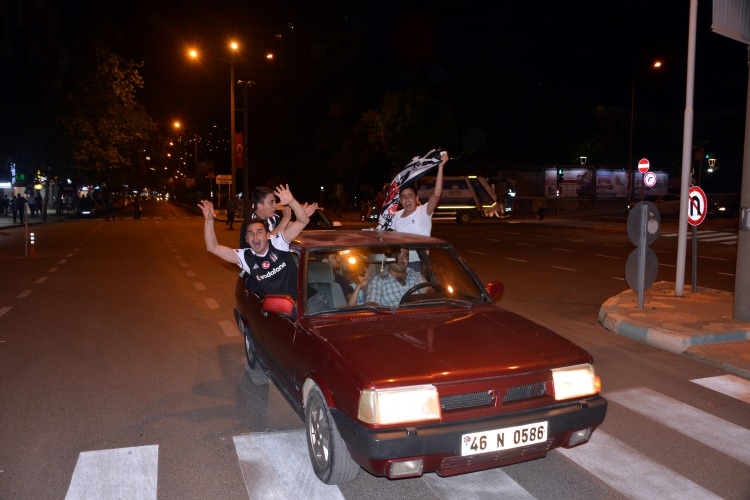 Beşiktaş'ta 3. yıldız çılgınlığı 71