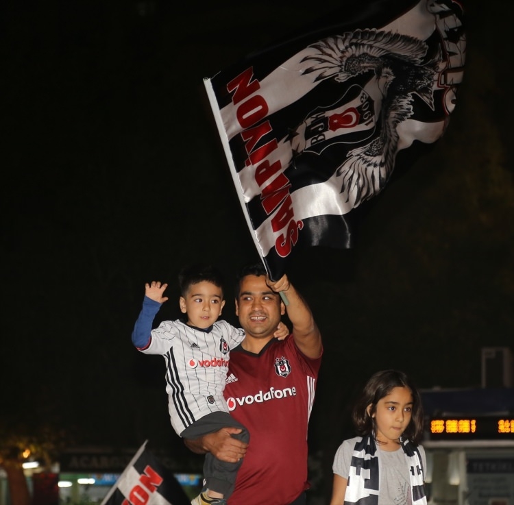 Beşiktaş'ta 3. yıldız çılgınlığı 72