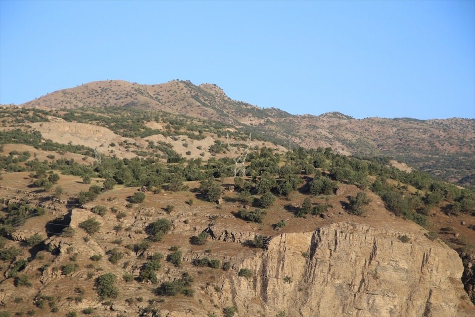 Şırnak'ta düşen askeri helikopterin enkazı 13