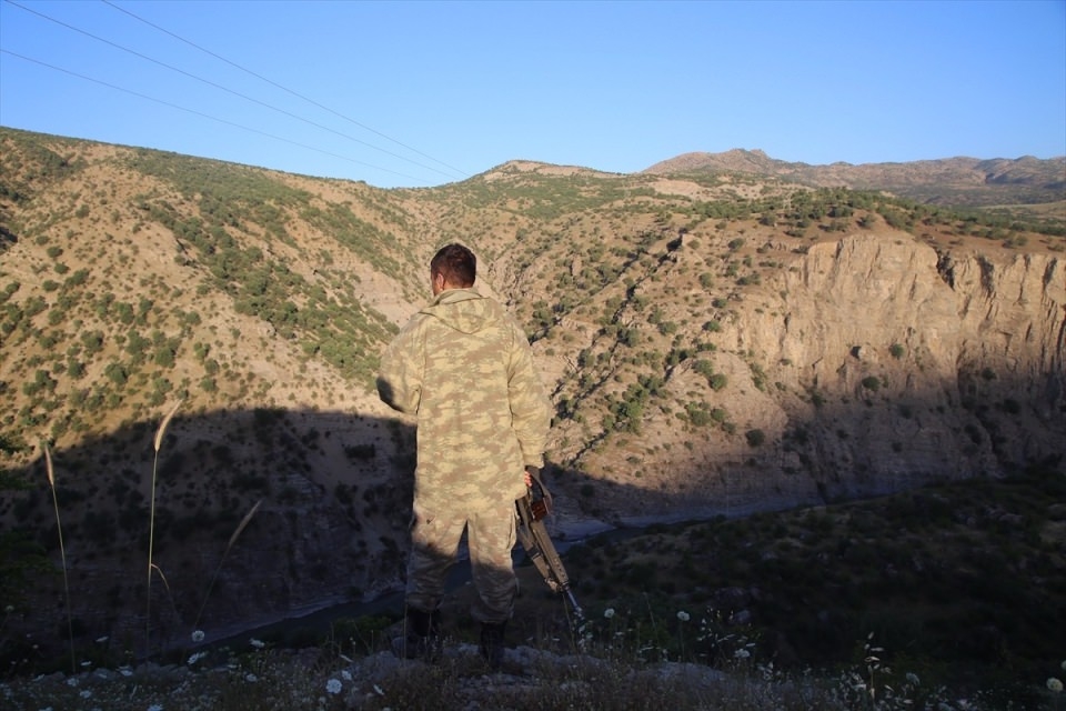 Şırnak'ta düşen askeri helikopterin enkazı 14