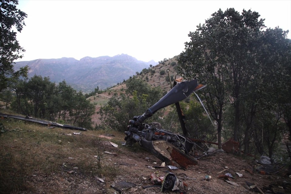 Şırnak'ta düşen askeri helikopterin enkazı 15