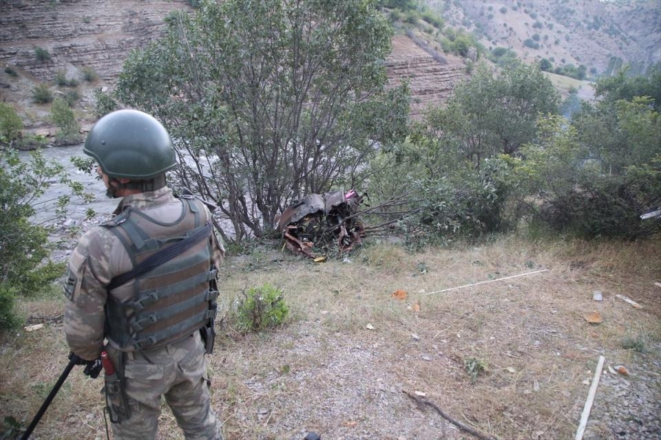 Şırnak'ta düşen askeri helikopterin enkazı 16