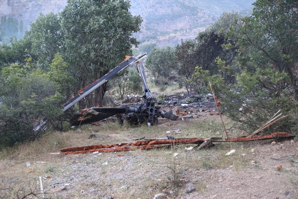Şırnak'ta düşen askeri helikopterin enkazı 18