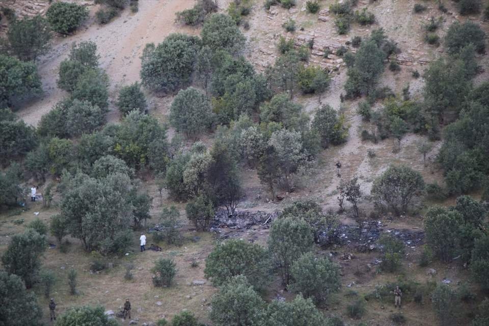 Şırnak'ta düşen askeri helikopterin enkazı 24