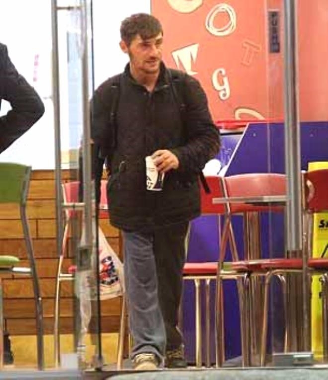 Sahtekar dilencilerin yaptığı numaraları gösteren 19 kare 15