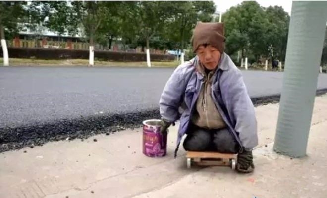 Sahtekar dilencilerin yaptığı numaraları gösteren 19 kare 17