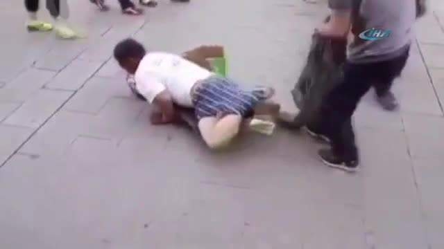 Sahtekar dilencilerin yaptığı numaraları gösteren 19 kare 21