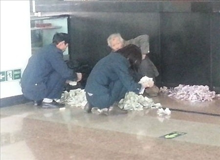 Sahtekar dilencilerin yaptığı numaraları gösteren 19 kare 37