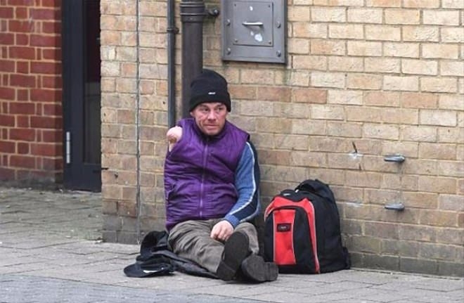 Sahtekar dilencilerin yaptığı numaraları gösteren 19 kare 4