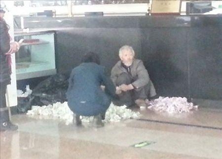 Sahtekar dilencilerin yaptığı numaraları gösteren 19 kare 40