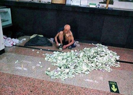 Sahtekar dilencilerin yaptığı numaraları gösteren 19 kare 43