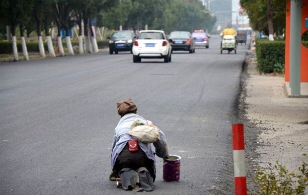 Sahtekar dilencilerin yaptığı numaraları gösteren 19 kare 46