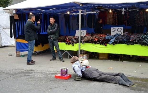 Sahtekar dilencilerin yaptığı numaraları gösteren 19 kare 47