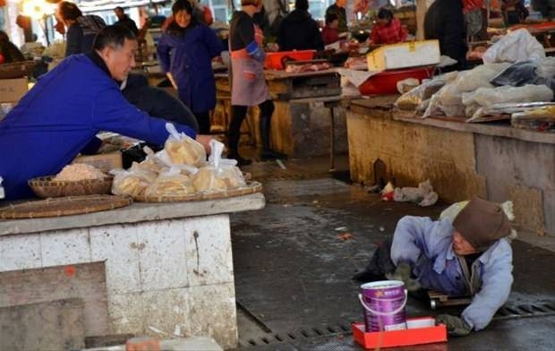 Sahtekar dilencilerin yaptığı numaraları gösteren 19 kare 50
