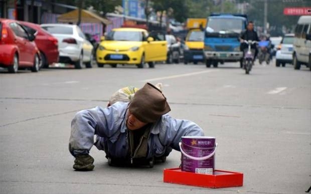 Sahtekar dilencilerin yaptığı numaraları gösteren 19 kare 52