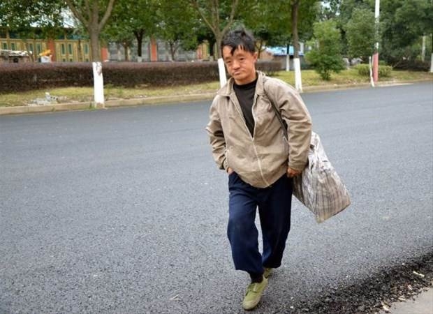 Sahtekar dilencilerin yaptığı numaraları gösteren 19 kare 59